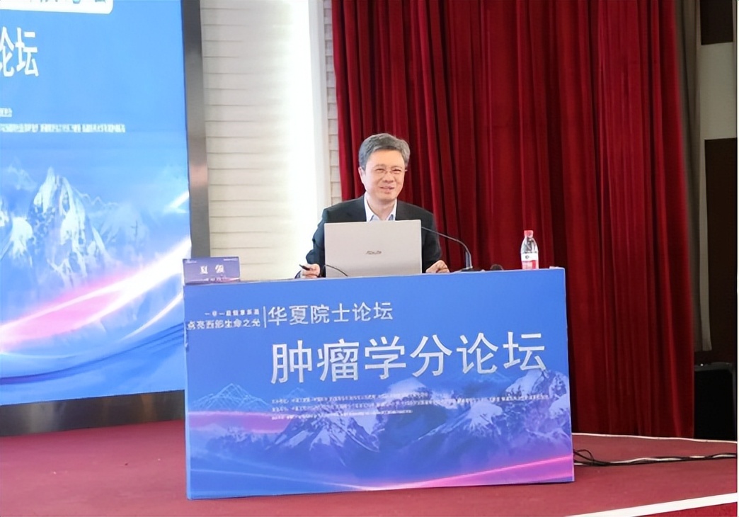 全国肿瘤专家齐聚伊宁为患者义诊,大批专家赴新疆