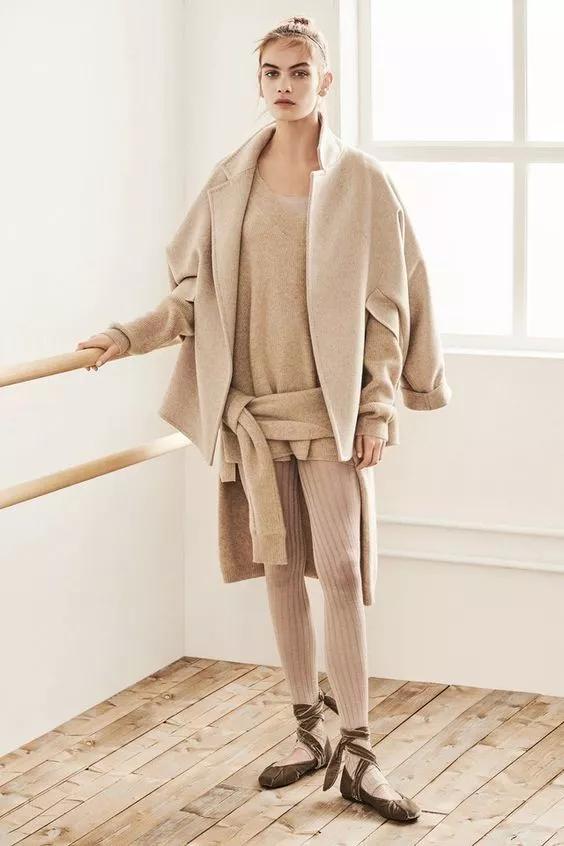 驼色外套内搭什么色彩打底,158梨形身材驼色大衣搭配高级感