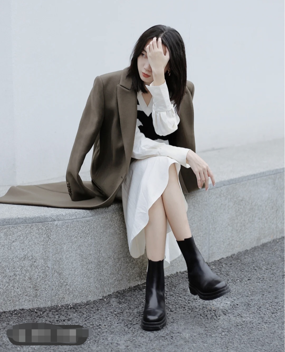 流行的靴子搭配什么衣服图片,中长靴子穿衣搭配图片2020秋冬