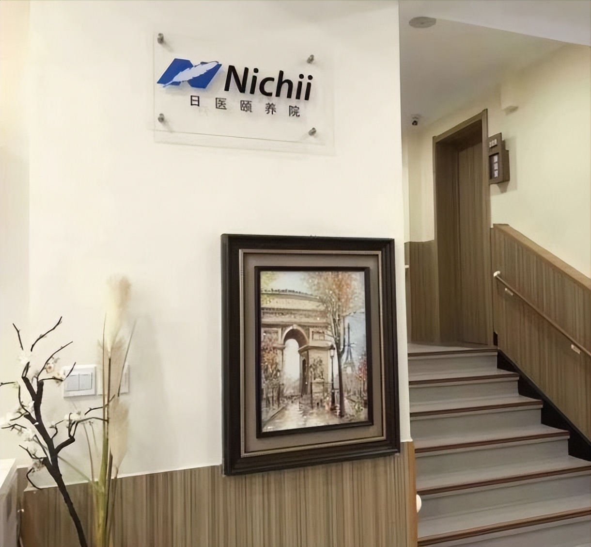 23年，73岁老兵被养老院护工打爆眼球，院方：我们是日本管理理念