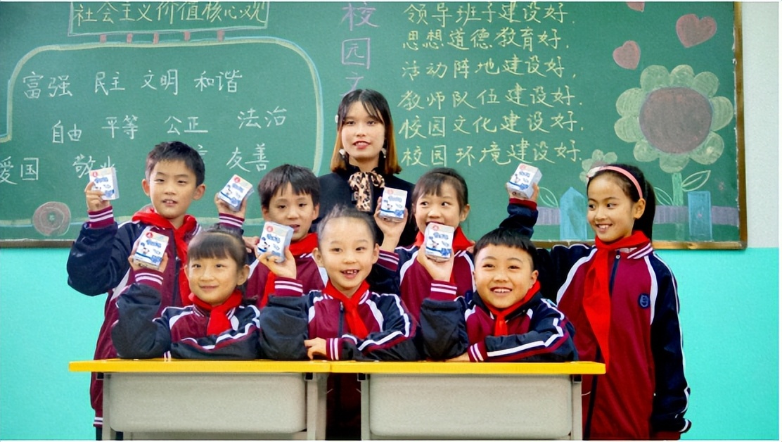 蒙牛赞助青少年足球比赛,蒙牛少年足球公益行