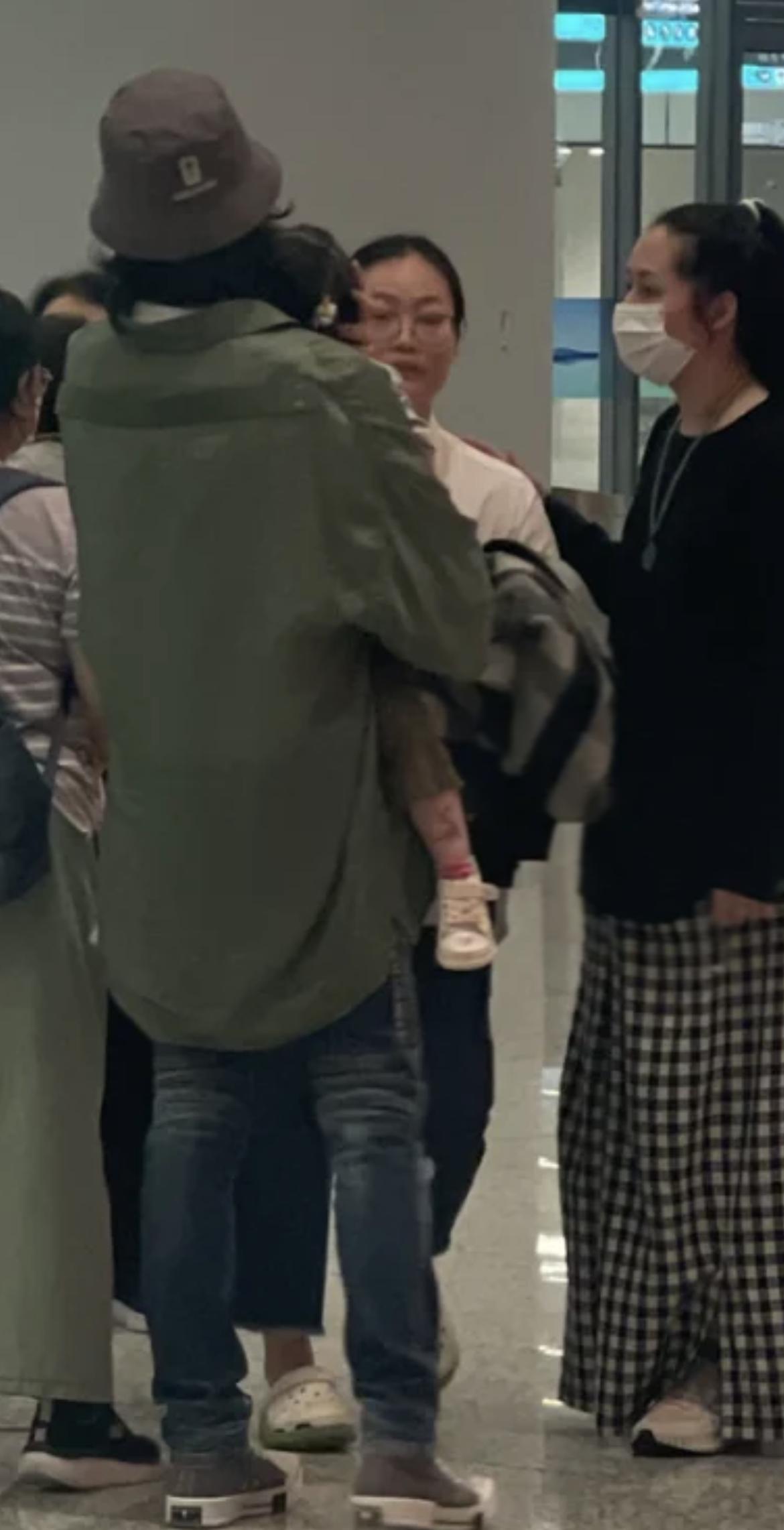 郭碧婷和向佐二胎长什么样,郭碧婷怀二胎和向佐吃饭被拍