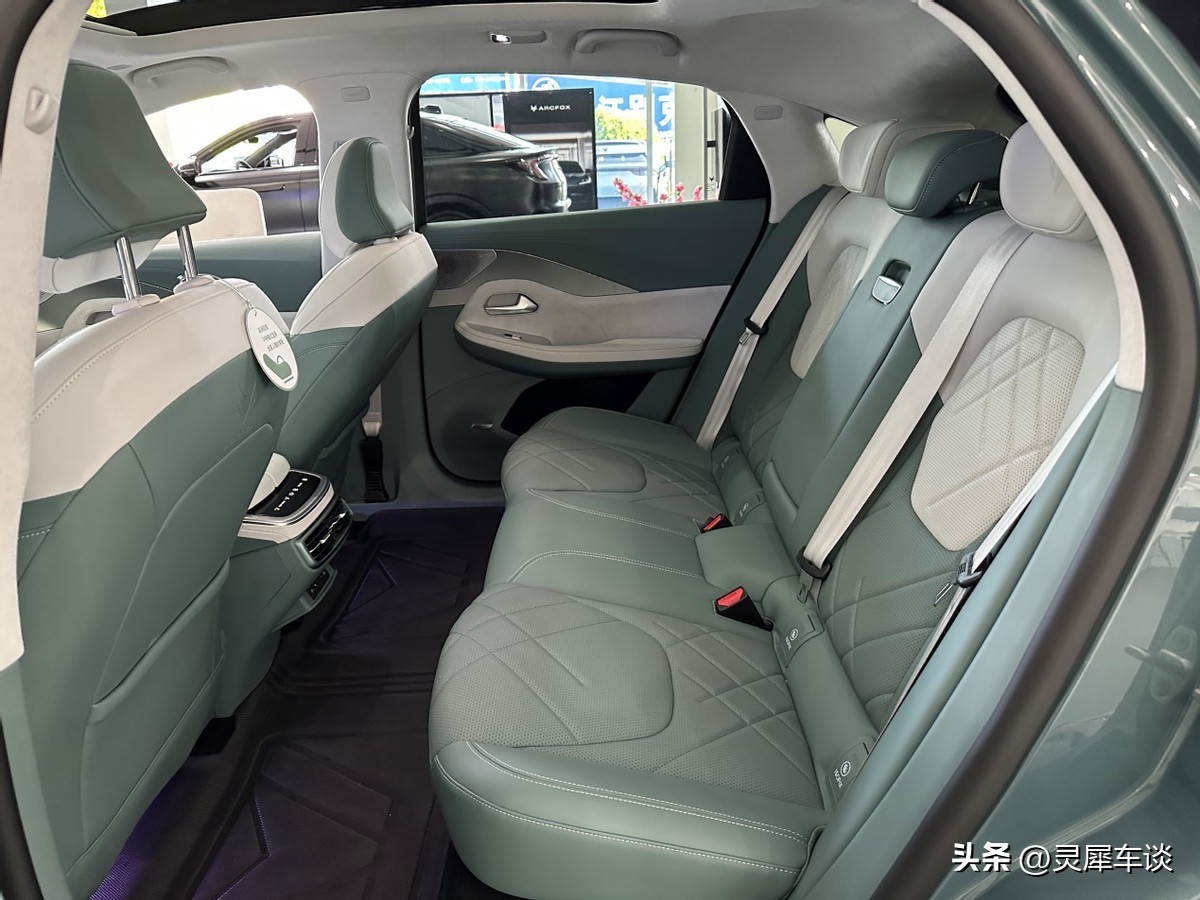 23款极狐阿尔法s森林版云雾灰,23款极狐阿尔法s森林续航