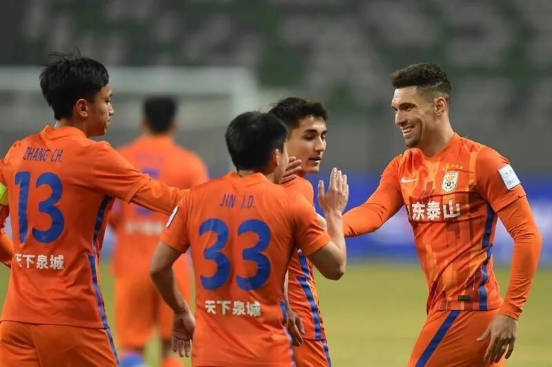 泰山队新赛季观察，腰软锋无力，边路过剩后防存在隐忧