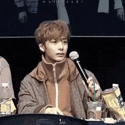 央视评绝望的文盲满江红,绝望的文盲央视点评满江红