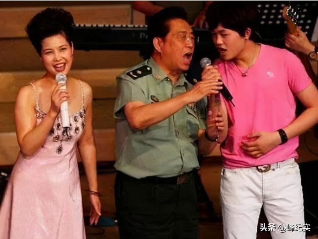 曝梦鸽带李天一移民美国，84岁李双江在国内挣钱，商演来者不拒