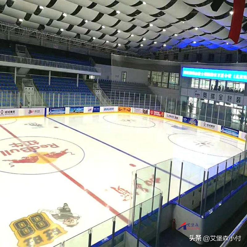 防撞聚乙烯围栏厂家批发,锌钢围栏球场