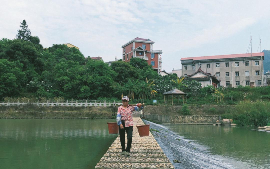 木兰风光好去处•达人带你去旅游|山环水绕清流如带——张洋村，一个藏在新县里的小村庄