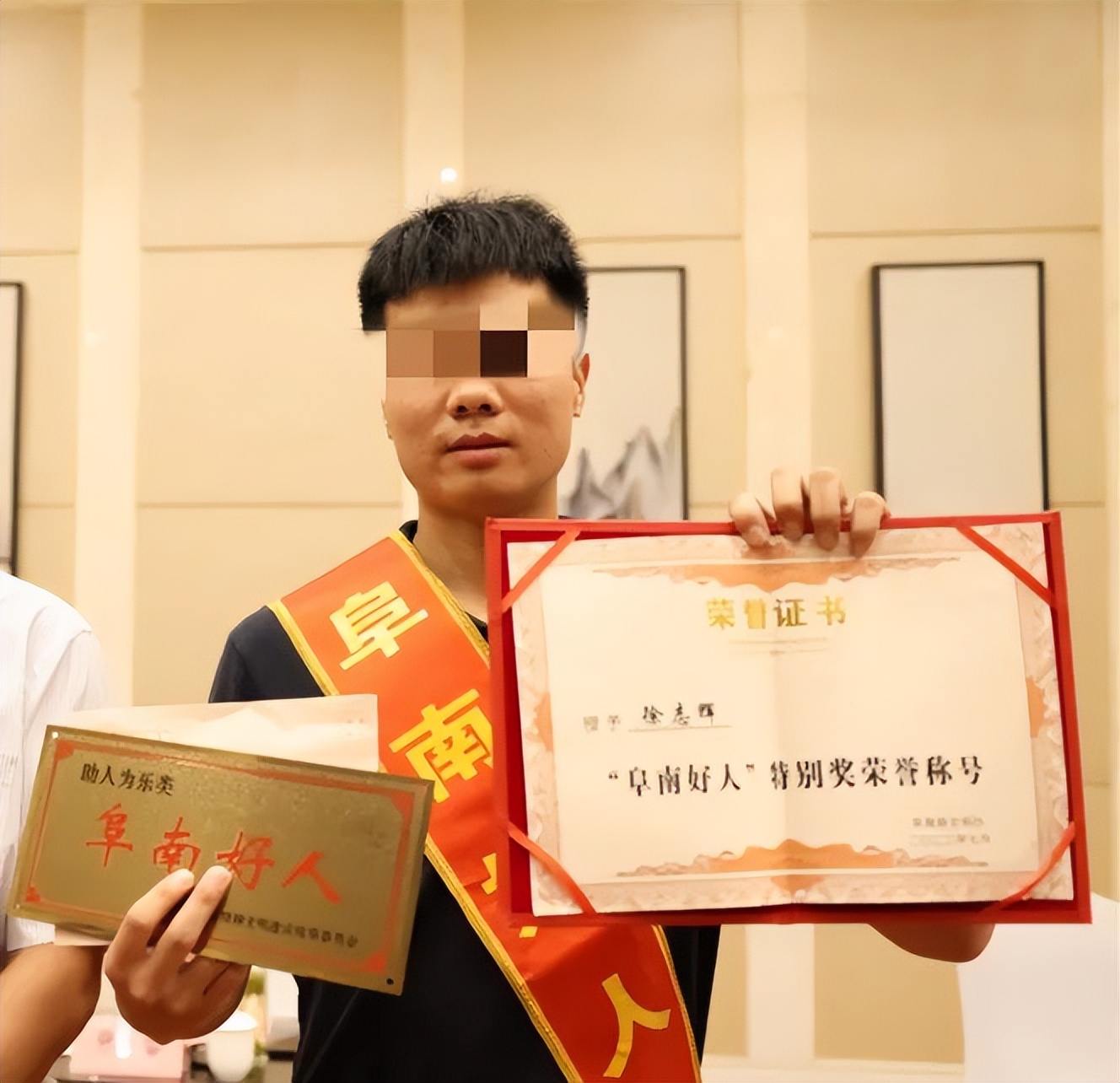 直播收费、售卖视频……揭秘互联网虐猫产业链