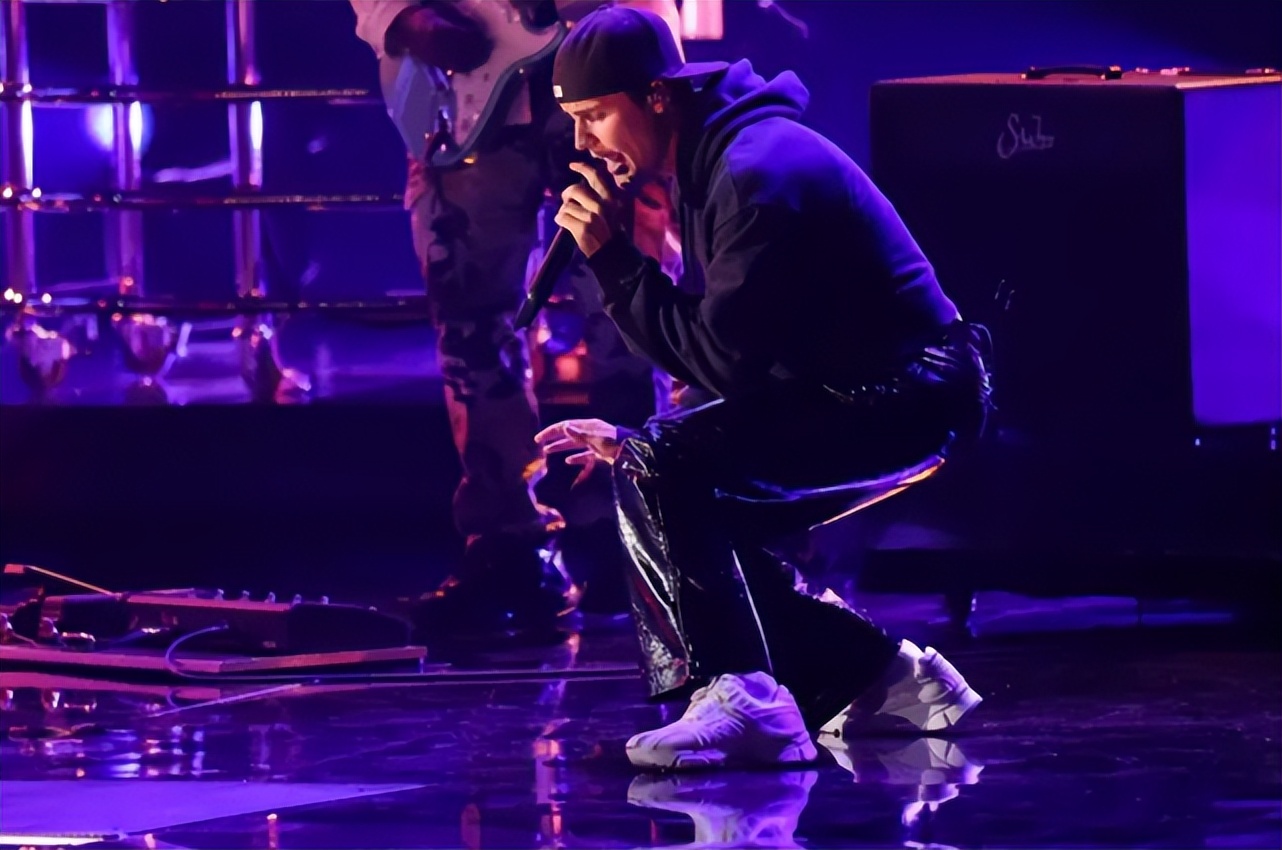 贾斯汀比伯面瘫现状,比伯病情好转