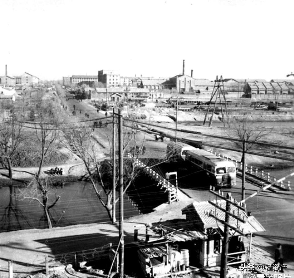 花楼女子媚态撩人，丰乳肥臀，30张真实影像惊艳时光