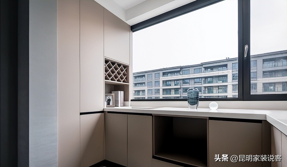 极简餐边柜电视墙一体效果图,入户柜餐边柜电视墙一体效果图