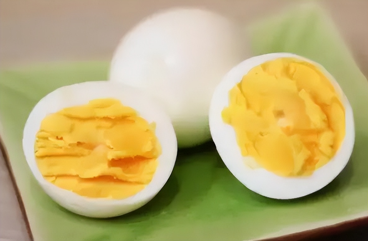 每天早晨一个水煮鸡蛋对肝的好处,每天早上吃2个鸡蛋对肝有损害吗
