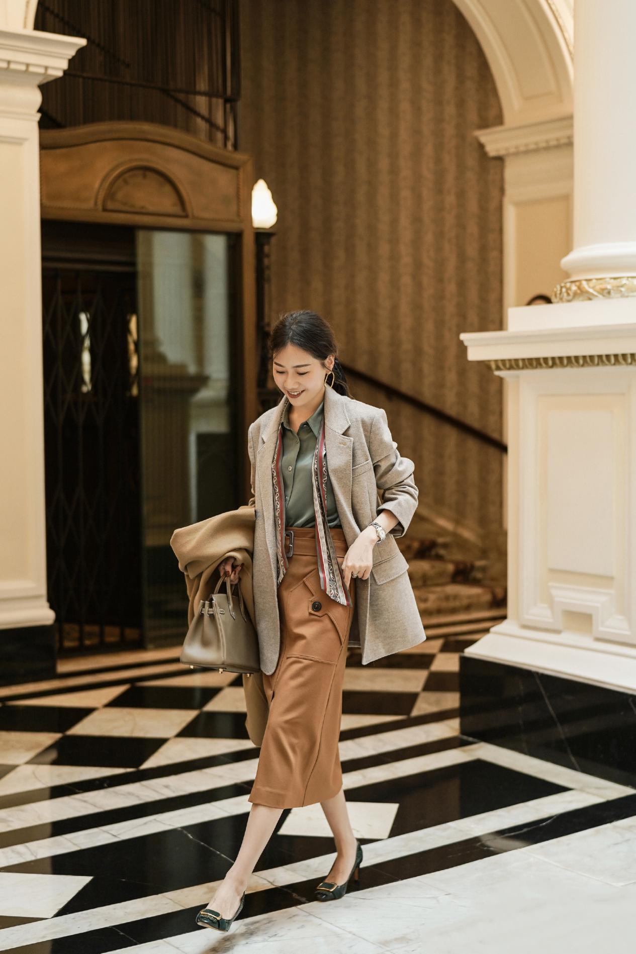 好看的丝巾穿搭,适合所有穿搭的丝巾