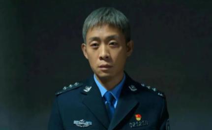 白头发到底能不能拔？在线等~挺急的！