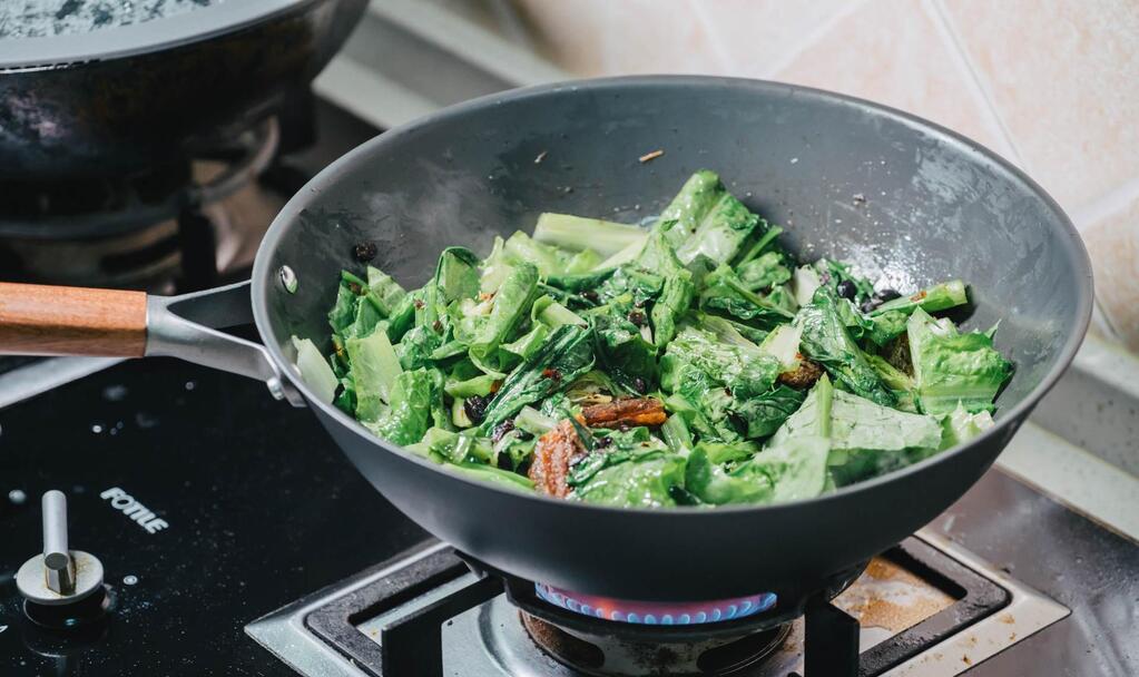 炒菜不生锈，三禾窒氮防锈轻铁锅体验