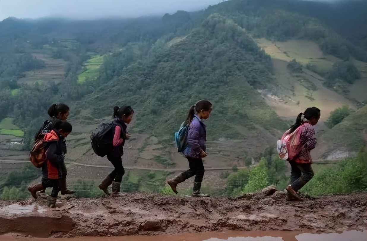 18岁患癌女孩临终遗言,女孩患癌18年一直坚持治愈成功