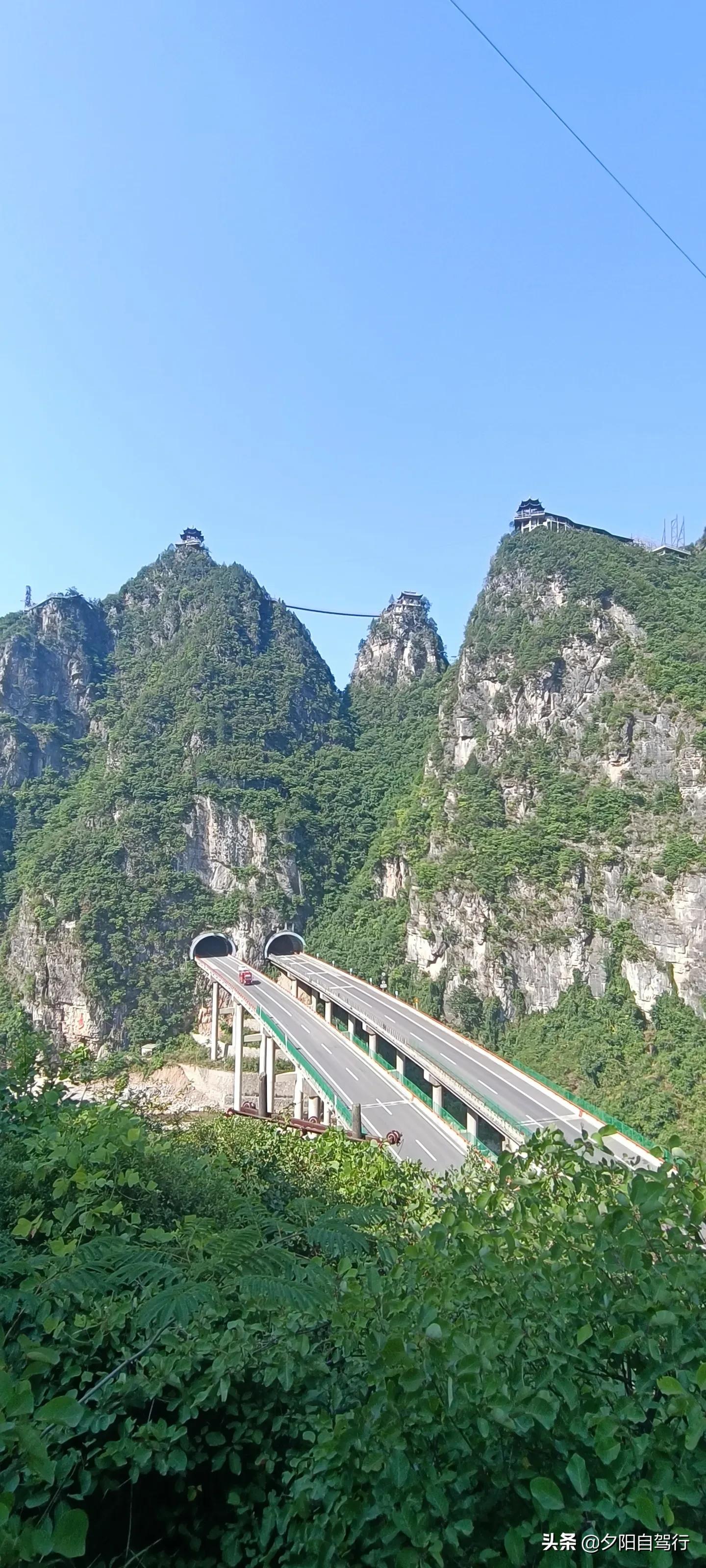 钻进钱眼图片,柞水溶洞之时光隧道