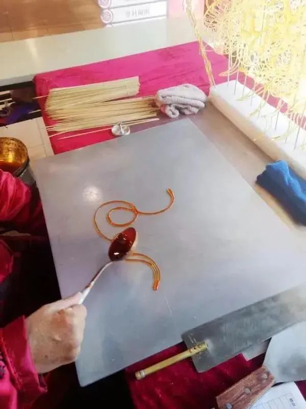 一勺一铲画出“万般甜”