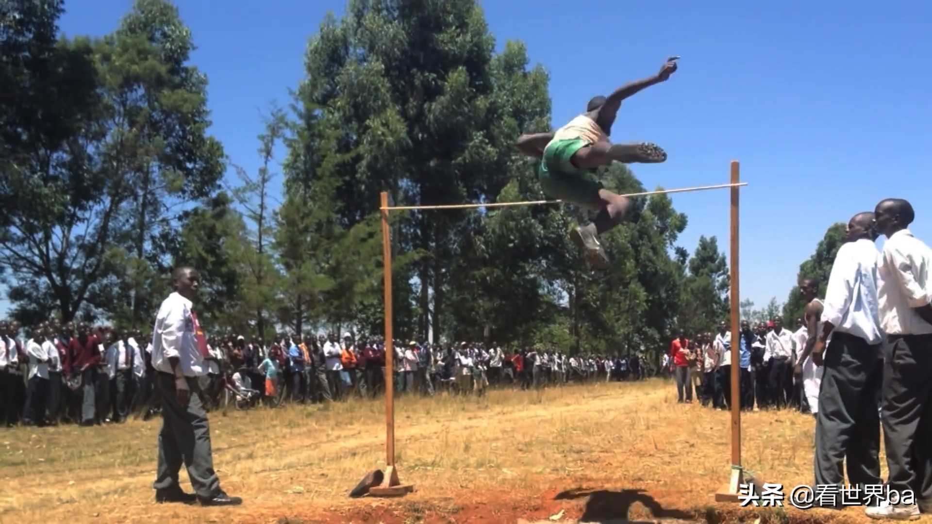 马赛人拿长矛单杀狮子,马赛人单枪匹马猎杀狮子