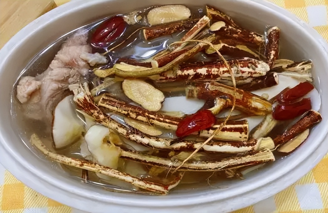 五指毛桃哪个品种煲汤最好喝,五指毛桃千斤拔牛大力煲汤的功效