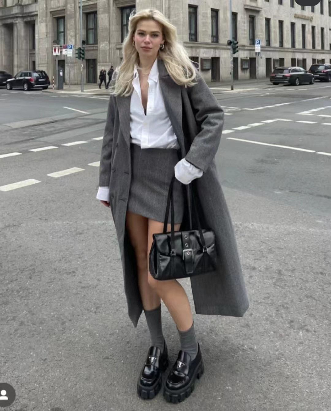 中款深灰色大衣怎么搭配好看,maxmaralabbro灰色大衣