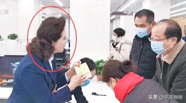 李副局长：到底是公务员中的明星，还是明星中的公务员？