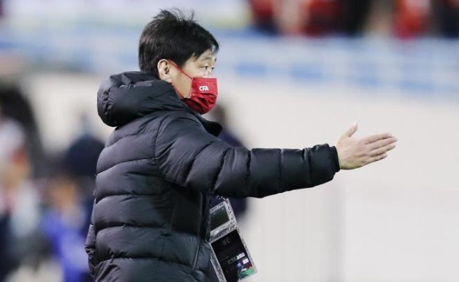 国足遭越南3大闷棍，简直伤口撒盐！美女球迷狂欢，陈戌源下课吧