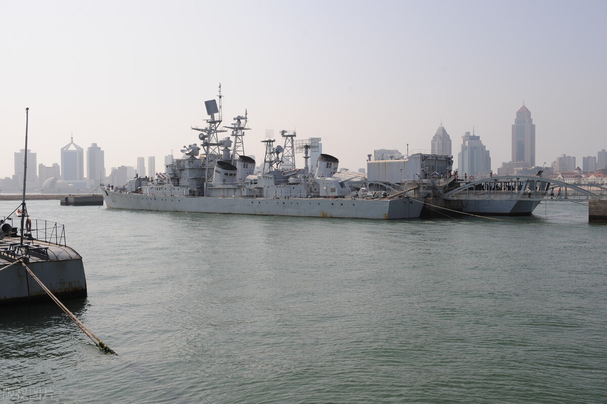 潜水兵招兵条件,当兵当潜水兵好吗