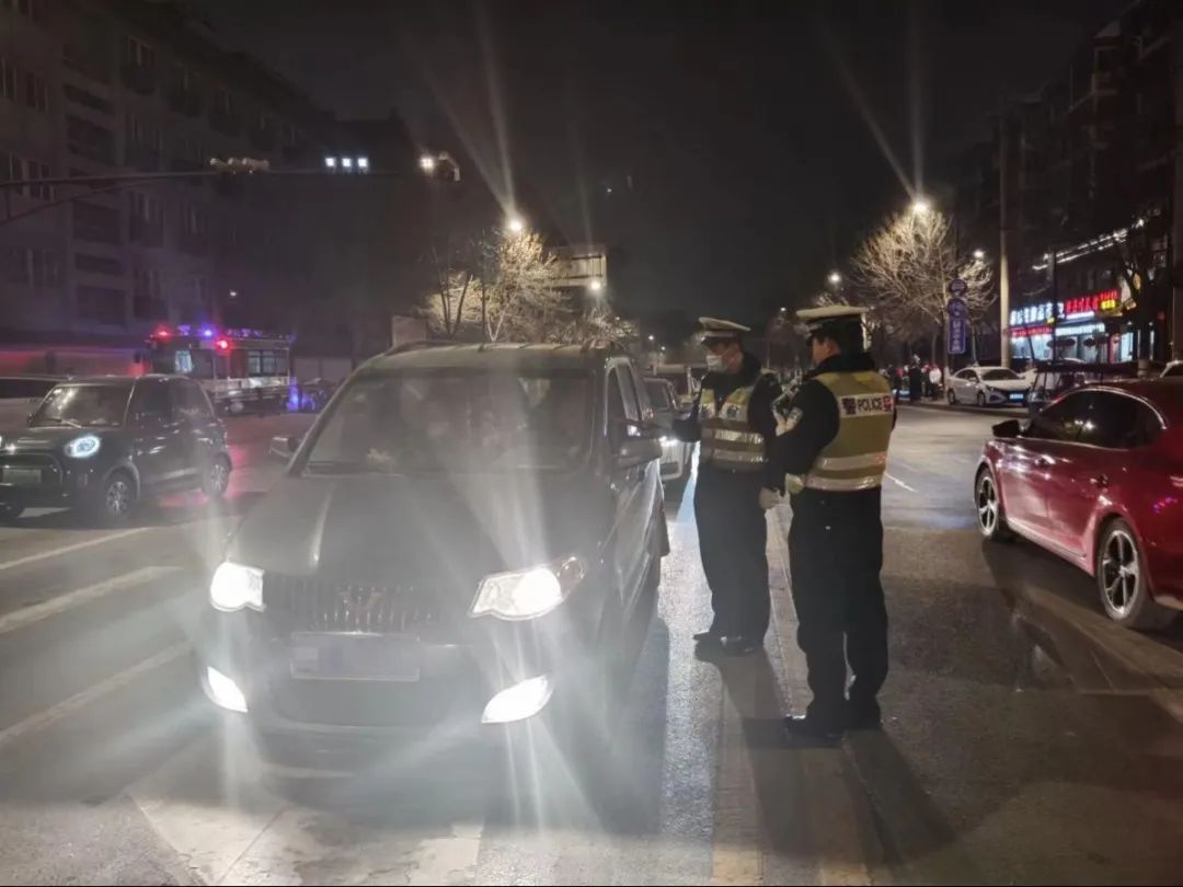 璀﹀療涓轰綘骞冲畨鍥㈠渾淇濋┚鎶よ埅,璀﹀療鍥炲鍧氬畧宀椾綅瀹堟姢涓囧鍥㈠渾