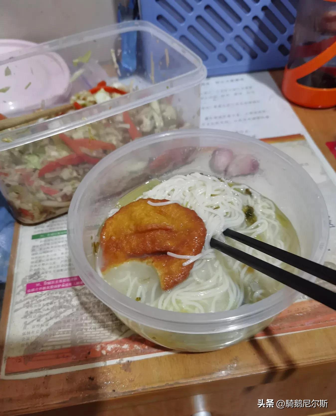 在北京,超7000人住厕所,生活费一天5元