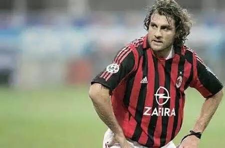 美丽弧线，传奇大师皮尔洛（米兰养老院）连载中