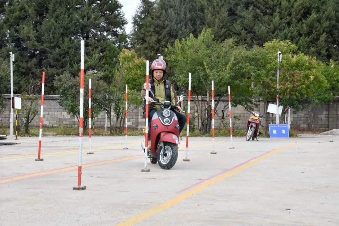 电动三轮车驾驶证怎么考费用多少,老年代步车三轮车需要驾照吗