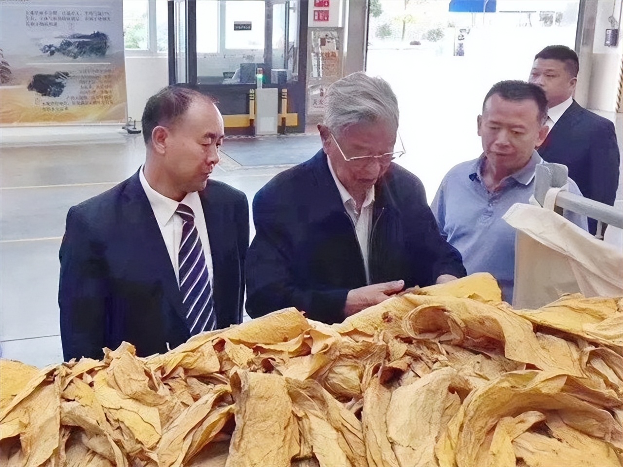 褚时健褐色红塔山多少钱一包,红塔山新品香烟褚氏经典