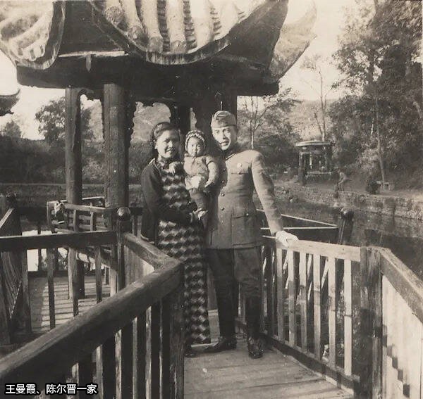 国军*官高**卖房囤*火军**，望远镜刻姓名秘送*产党共**，陈毅：后勤部长好