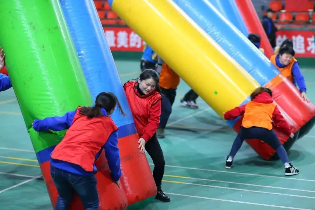 团建趣味飞机游戏怎么玩,趣游研学营