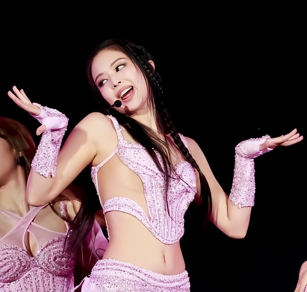 韩国女星衣服惹争议,韩国女演员衣着暴露引争议