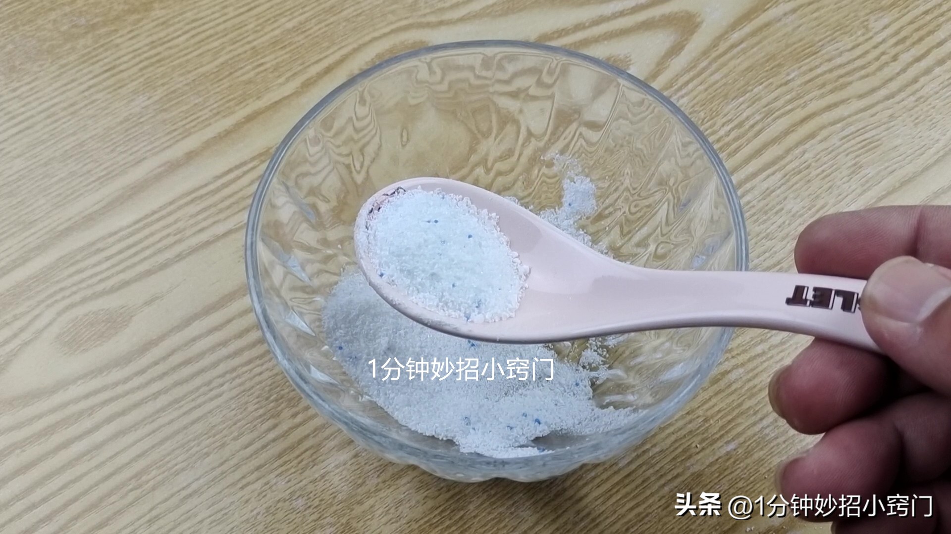 蚂蚁窜到家里用啥东西给它赶走,家里有蚂蚁撒点它一窝端