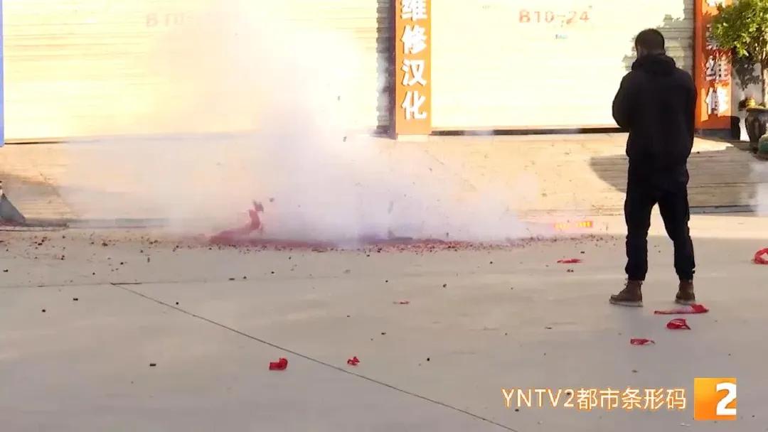 鞭炮齐鸣锣鼓喧天红红火火闹新春,希望生意一直红红火火