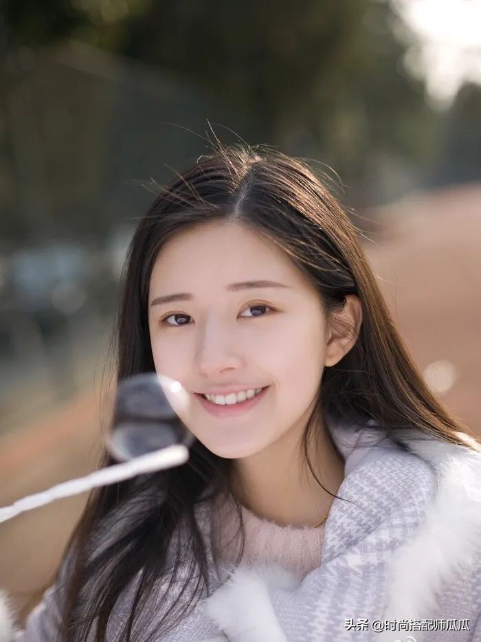 圆脸女生适合的直发,圆脸适合留中长直发吗