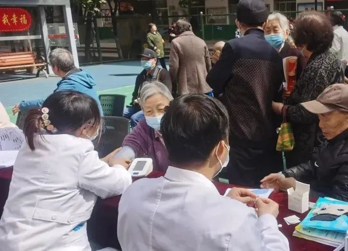 口腔诊所走进社区义诊活动,社区开展口腔义诊活动