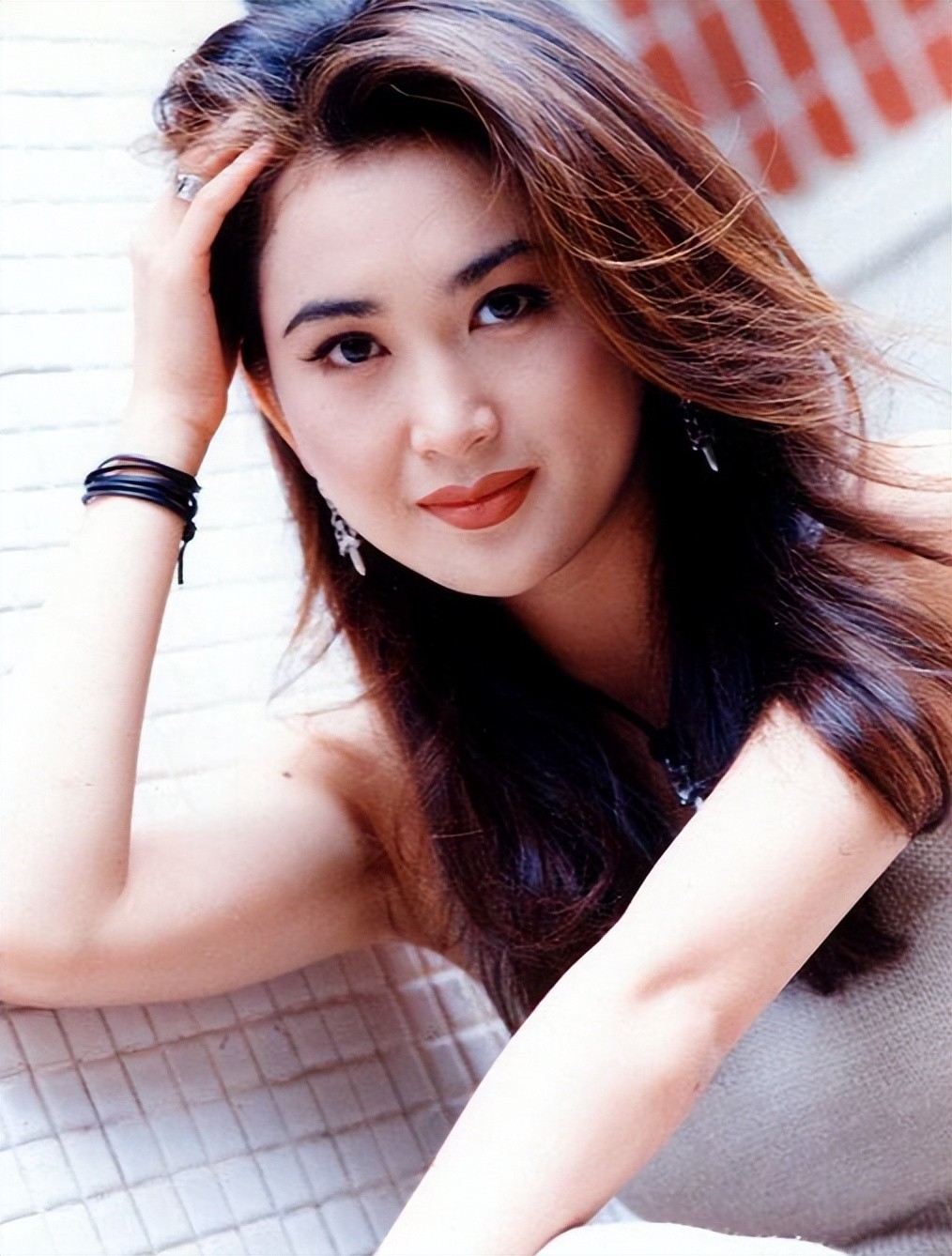 吴宣仪关晓彤玫红色礼服,关晓彤吴宣仪穿衣