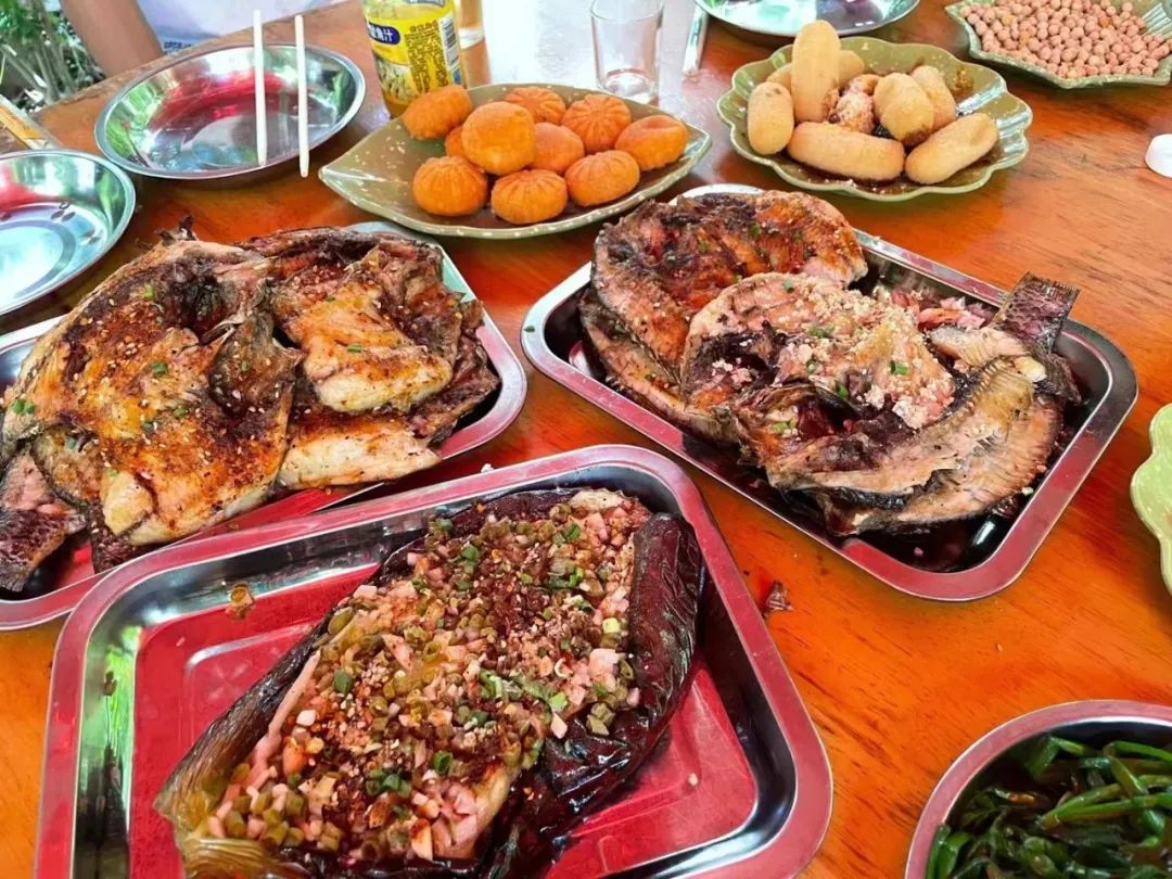 外地朋友来四川吃美食,外地朋友来四川吃苍蝇馆子