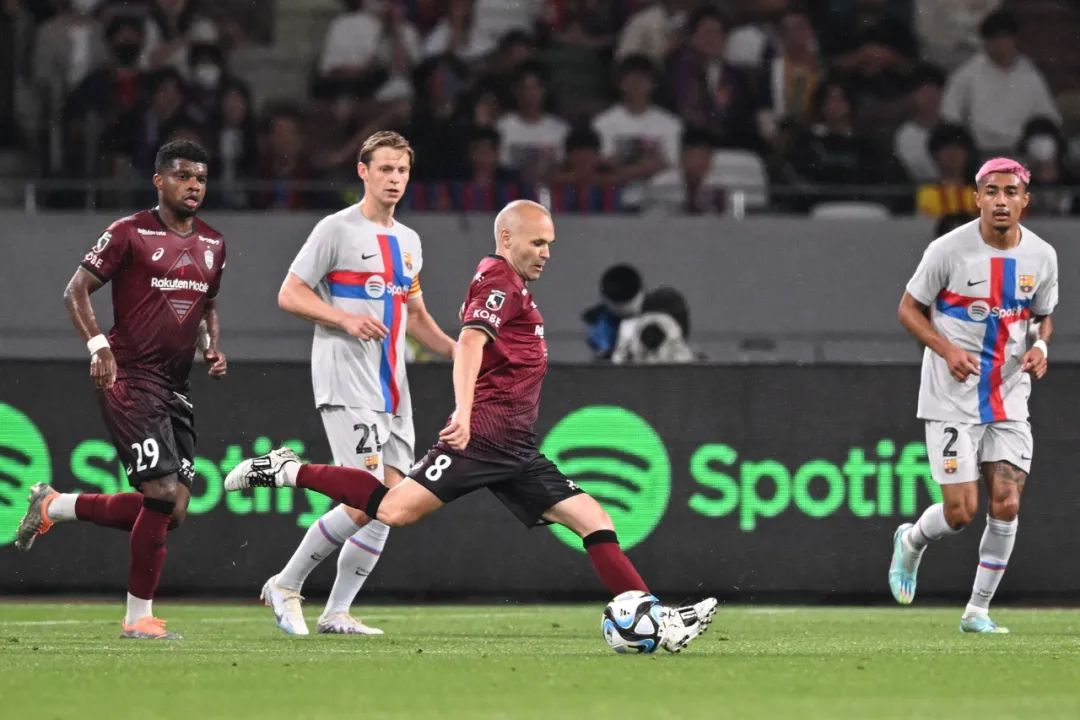 伊涅斯塔世界杯绝杀面对西班牙人,伊涅斯塔神户胜利船vs巴萨