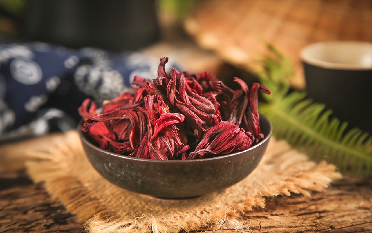 秋冬美白喝什么茶好呢女性,冬季喝什么茶让皮肤细腻光滑白嫩