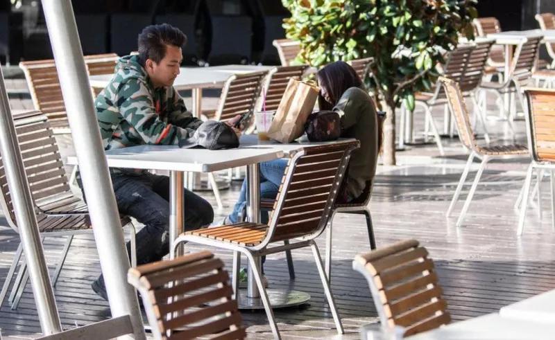 澳餐饮行业再遭重创！食材供应短缺，消费者数量暴跌，比封城还惨