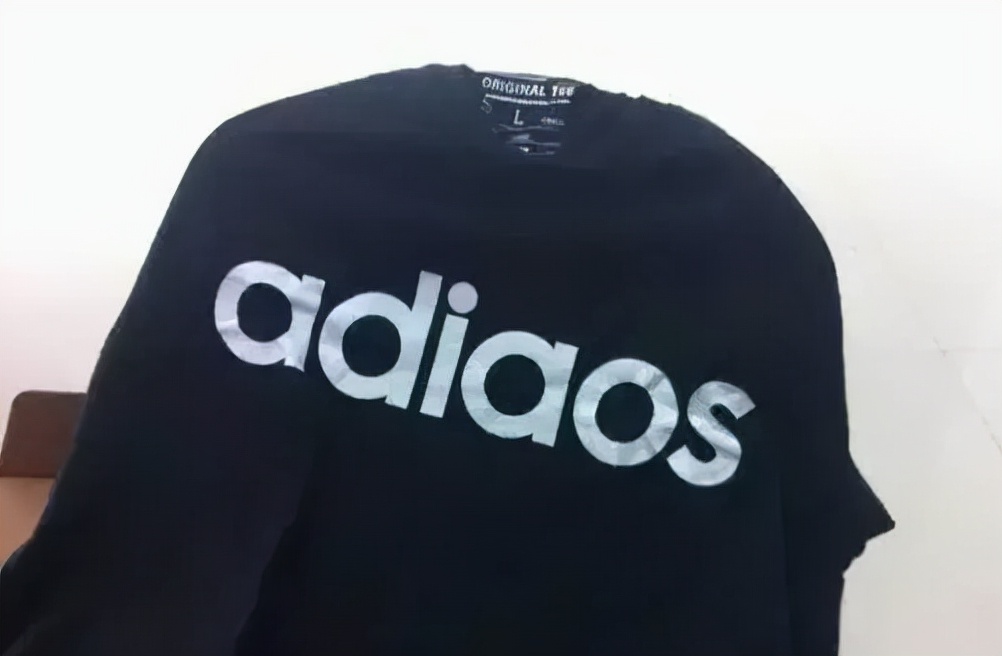 阿迪达斯为什么换字母了,阿迪达斯改logo什么时候换的