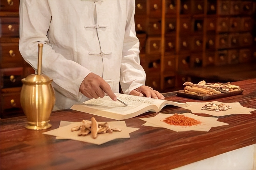 新龙甘消炎膏对痔术后疼痛及水肿的相关效性随机对照临床试验