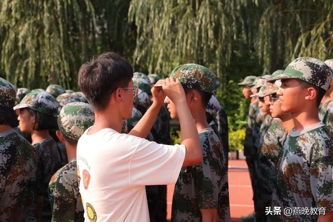 学生训练有热度，老师陪伴有温度，沧州英华入学教育尽显教师关怀