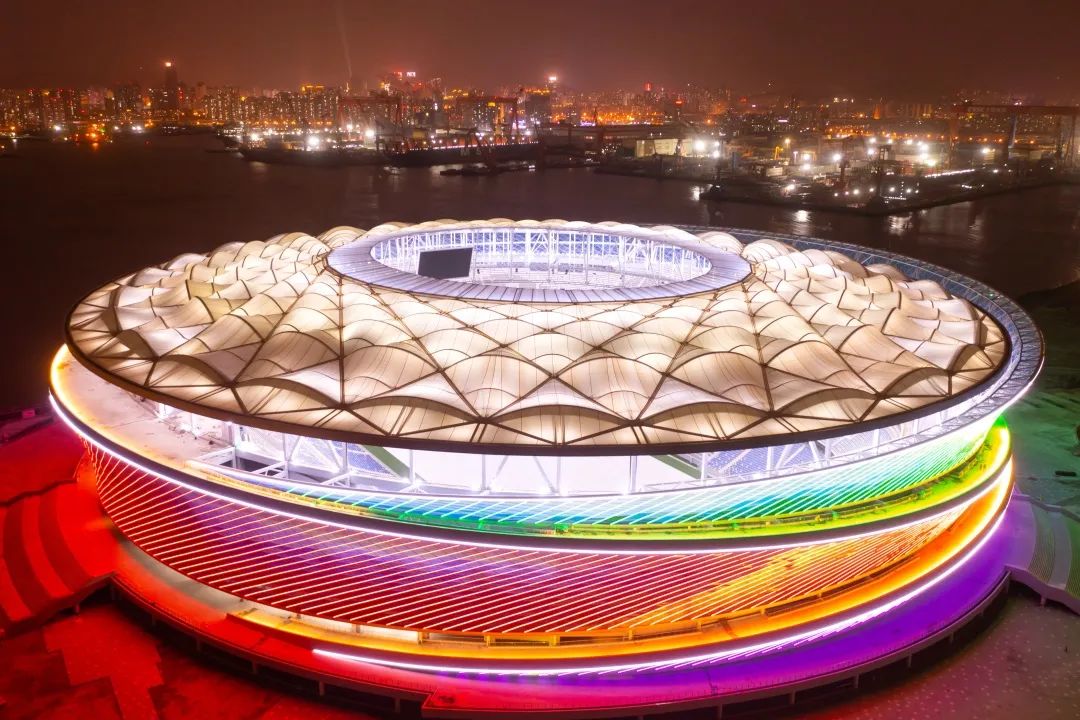 大连梭鱼湾专用足球场建筑视频,大连梭鱼湾专业足球场设计